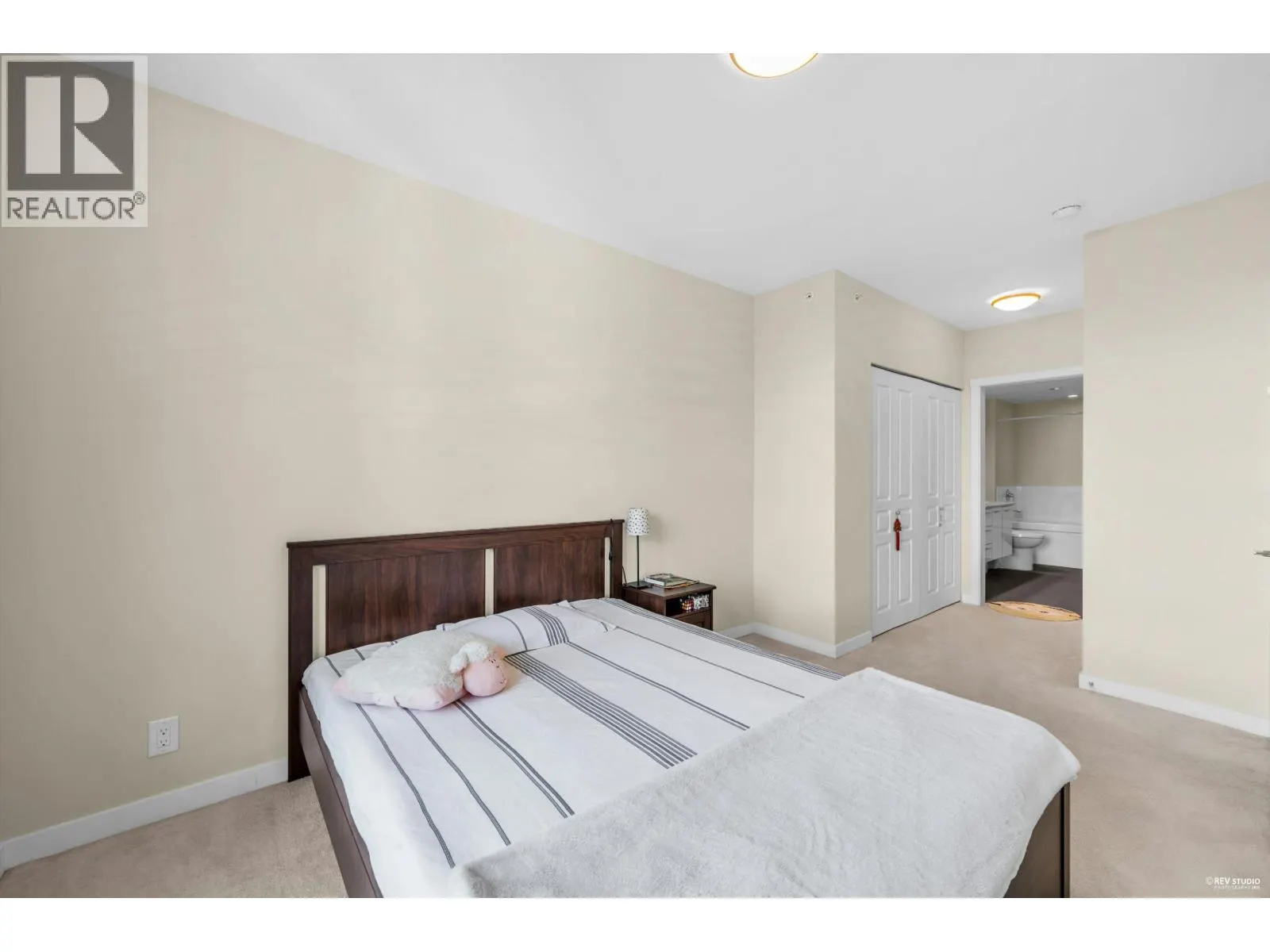 709 3093 WINDSOR GATE