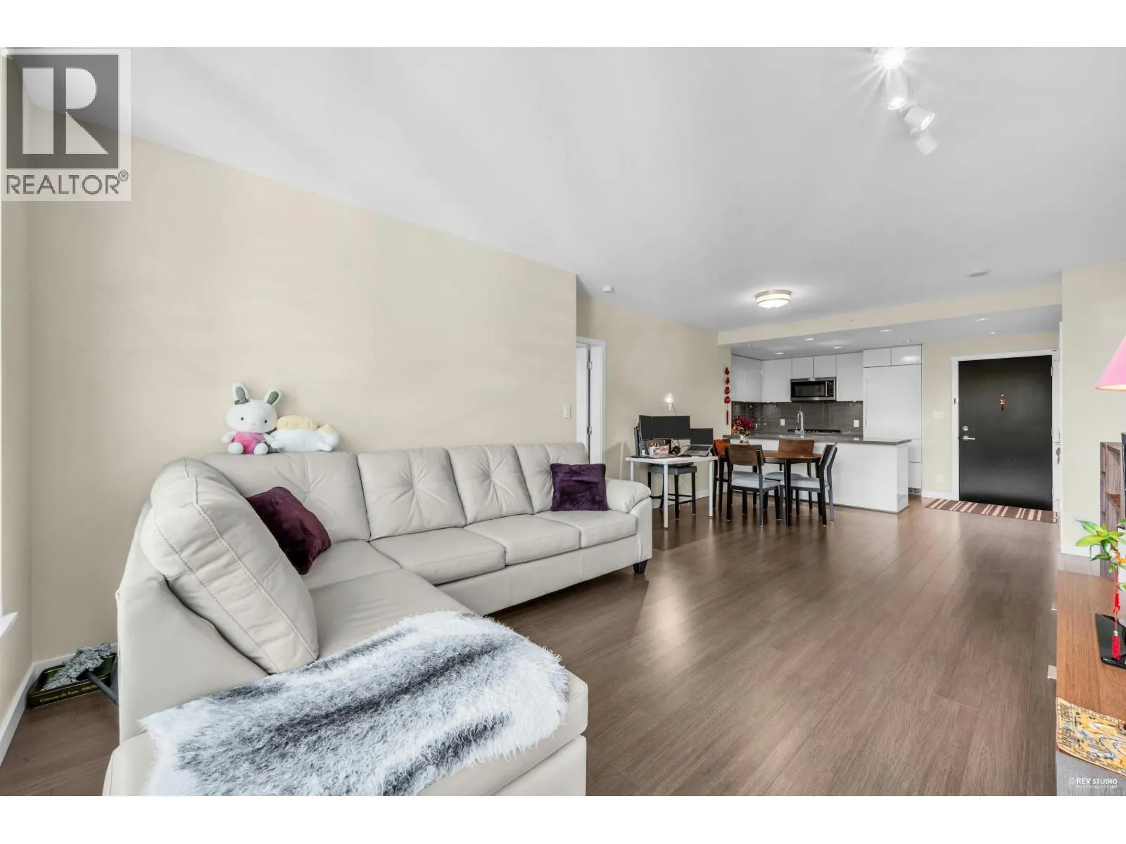 709 3093 WINDSOR GATE