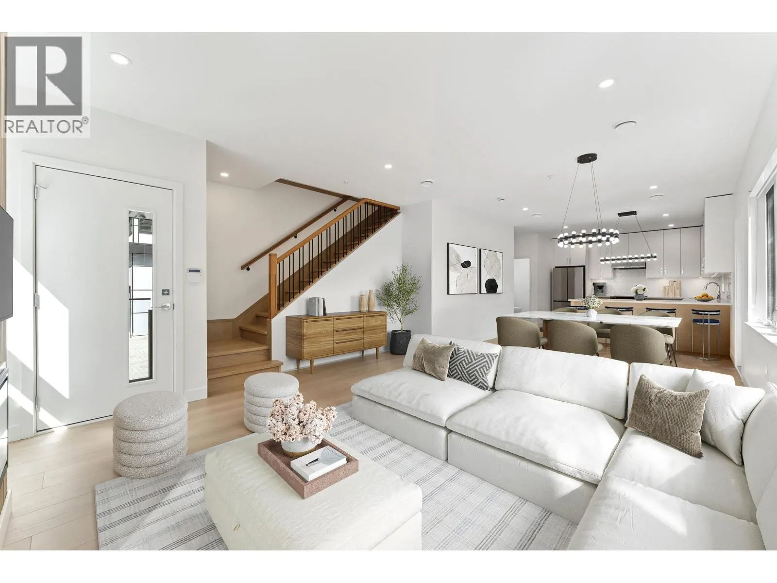 842 ST. DENIS AVENUE