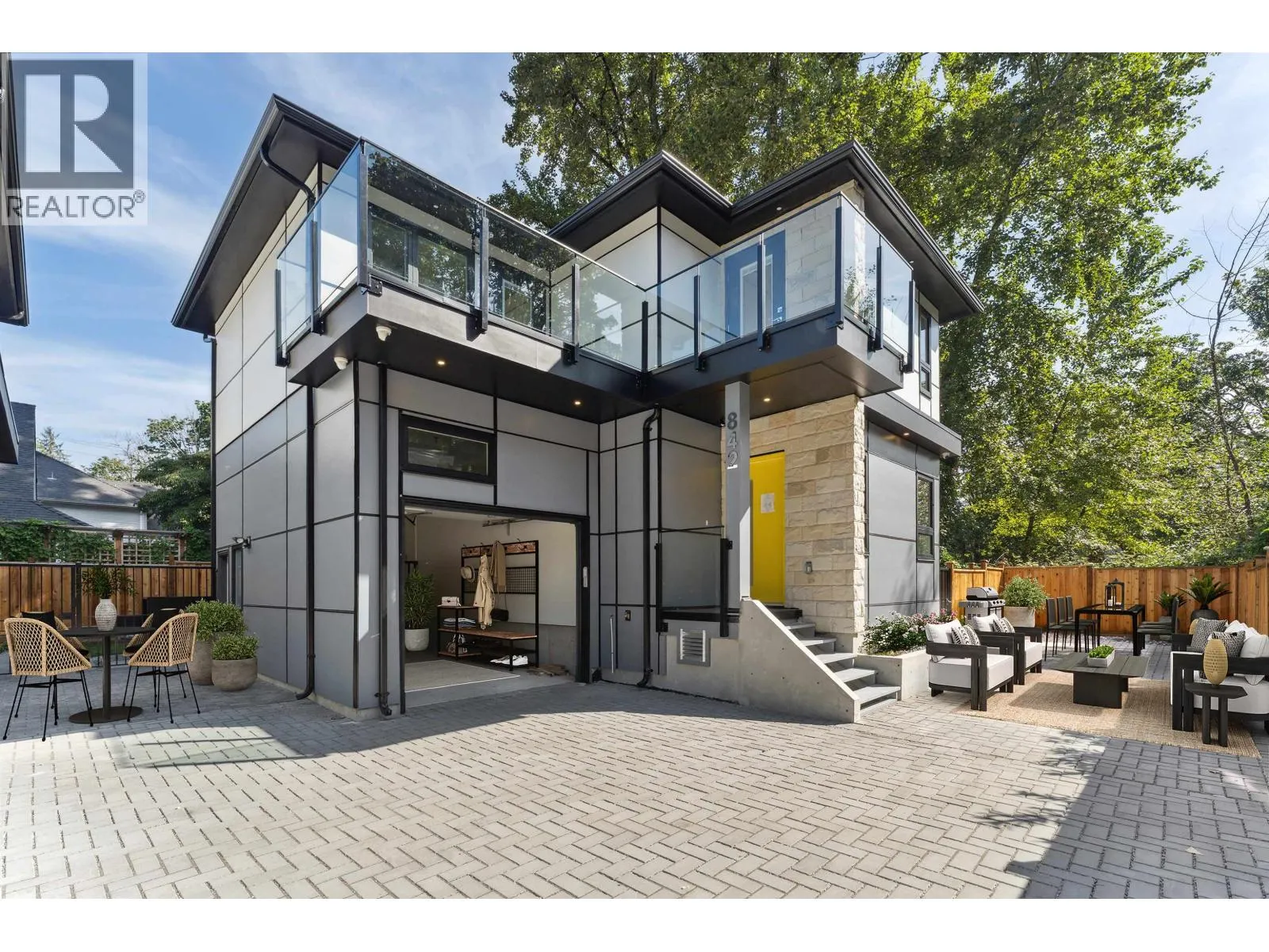 842 ST. DENIS AVENUE