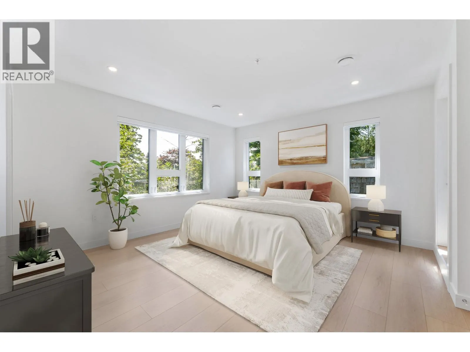 842 ST. DENIS AVENUE