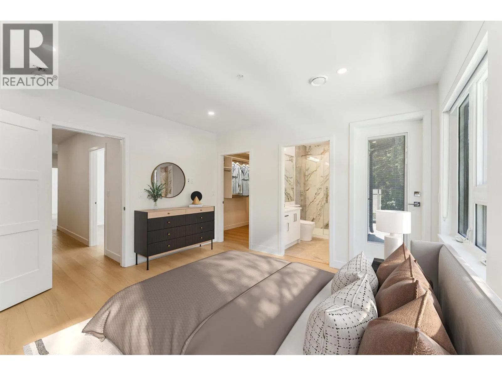 844 ST. DENIS AVENUE