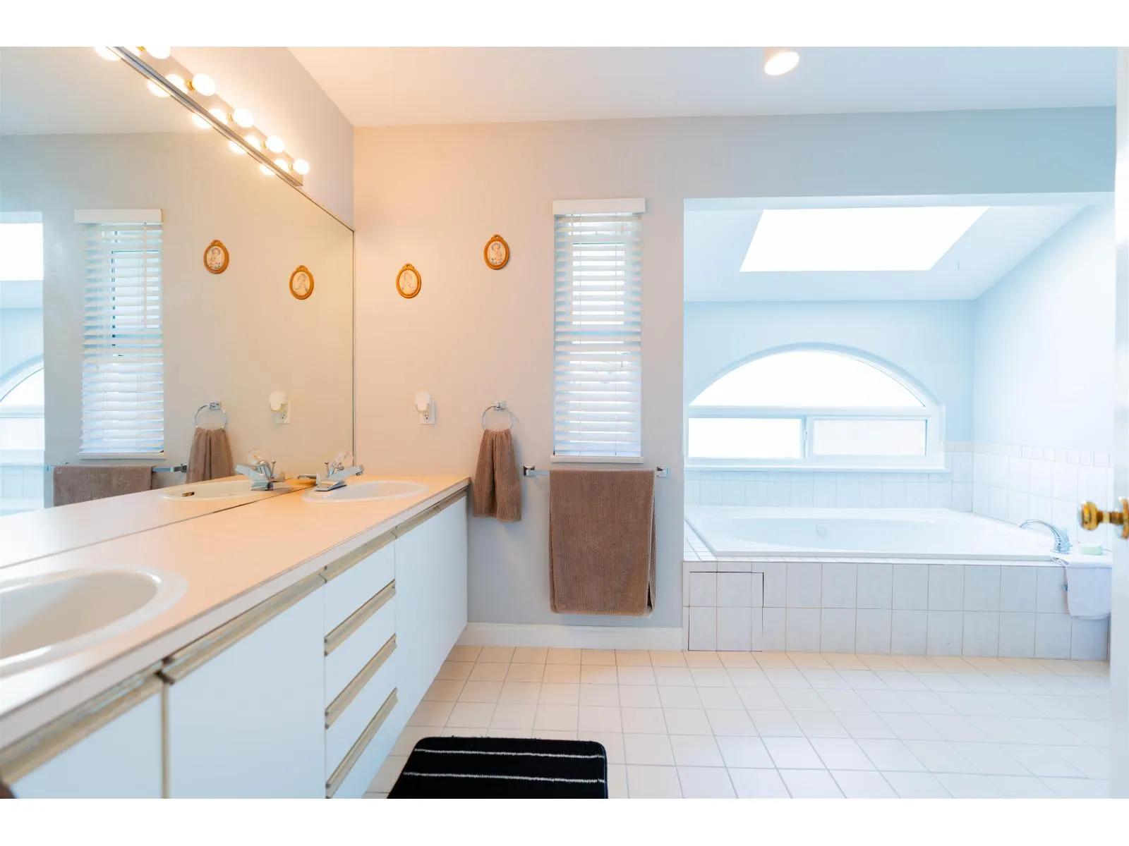 107 6109 W BOUNDARY DRIVE