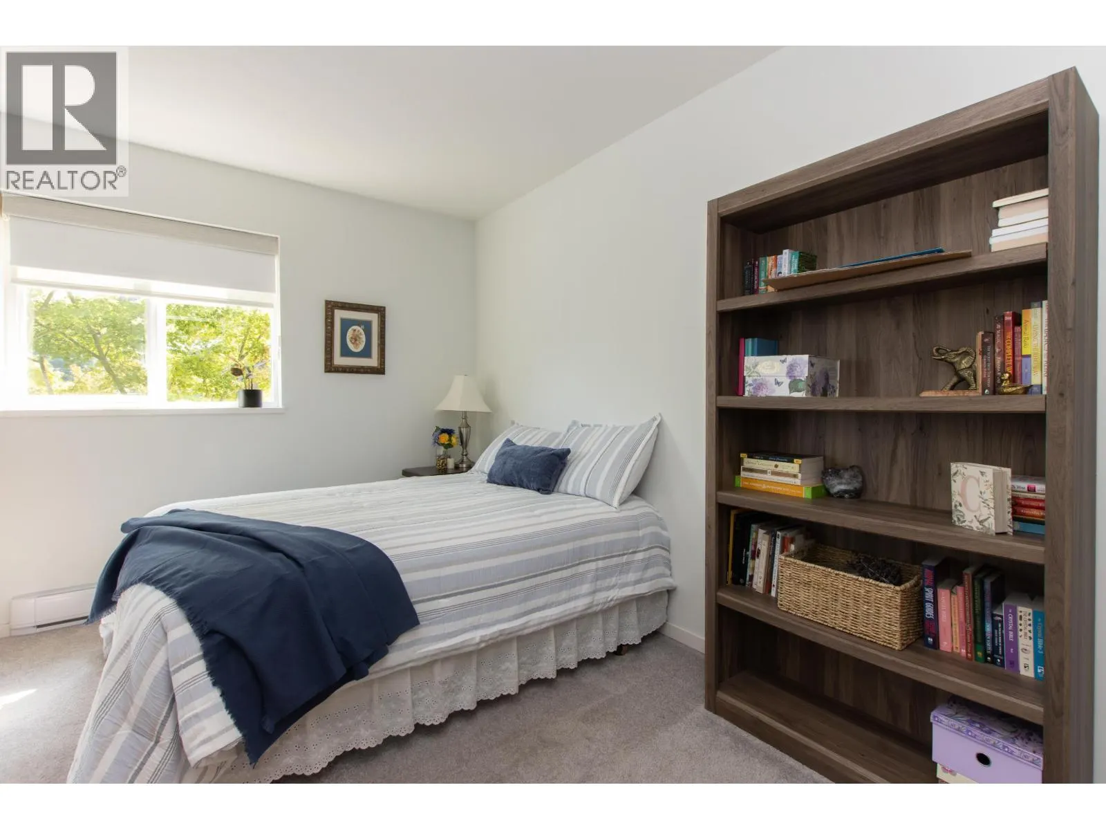 C211 40140 WILLOW CRESCENT