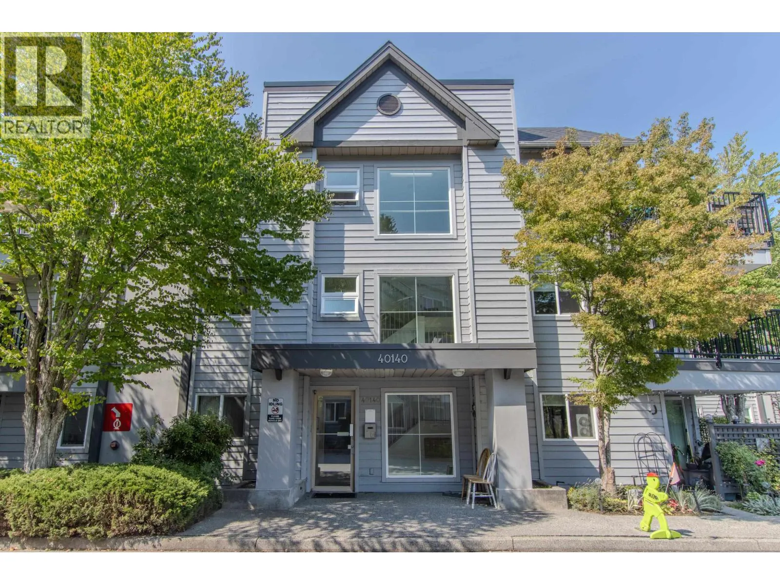 C211 40140 WILLOW CRESCENT
