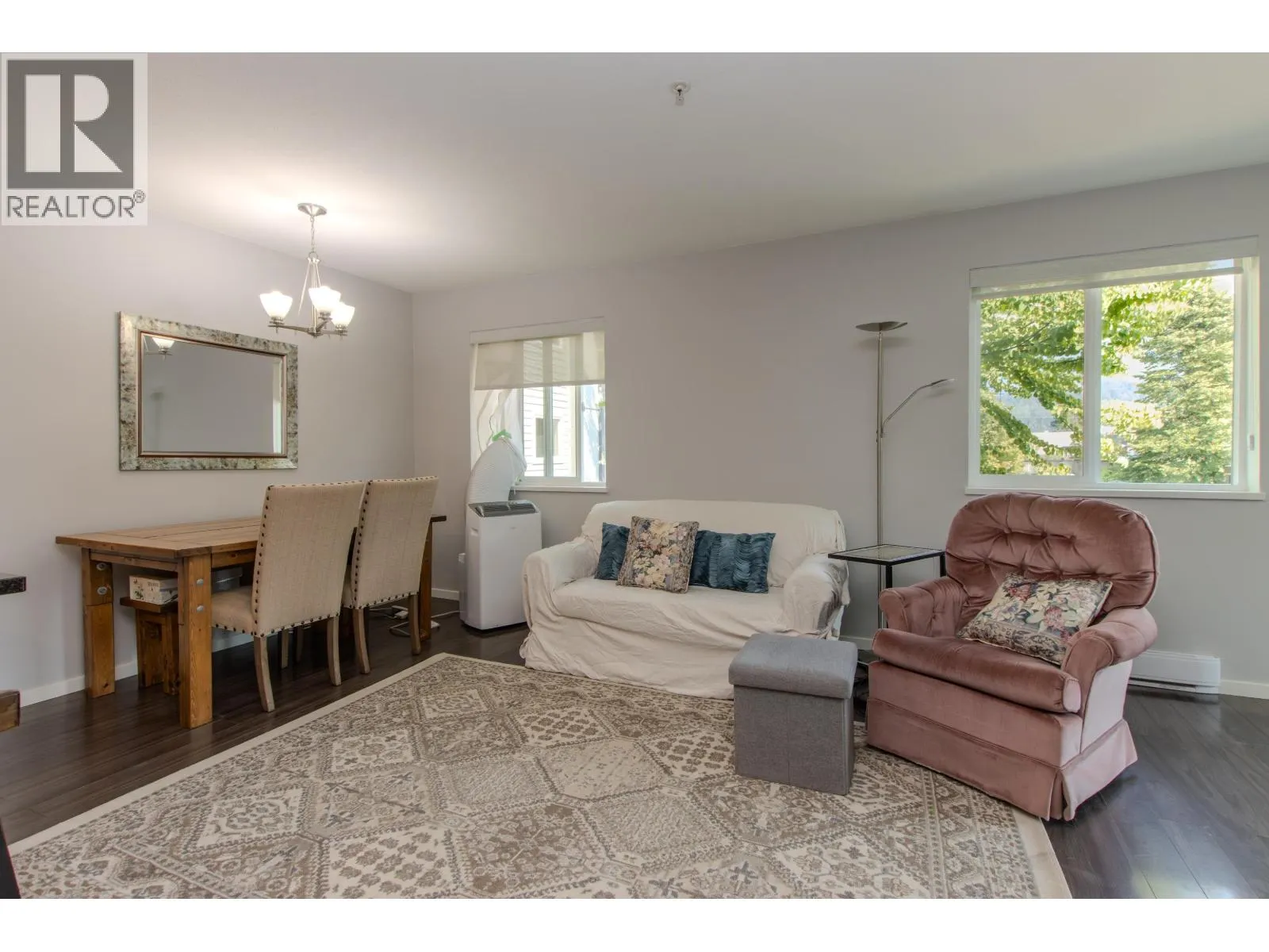 C211 40140 WILLOW CRESCENT