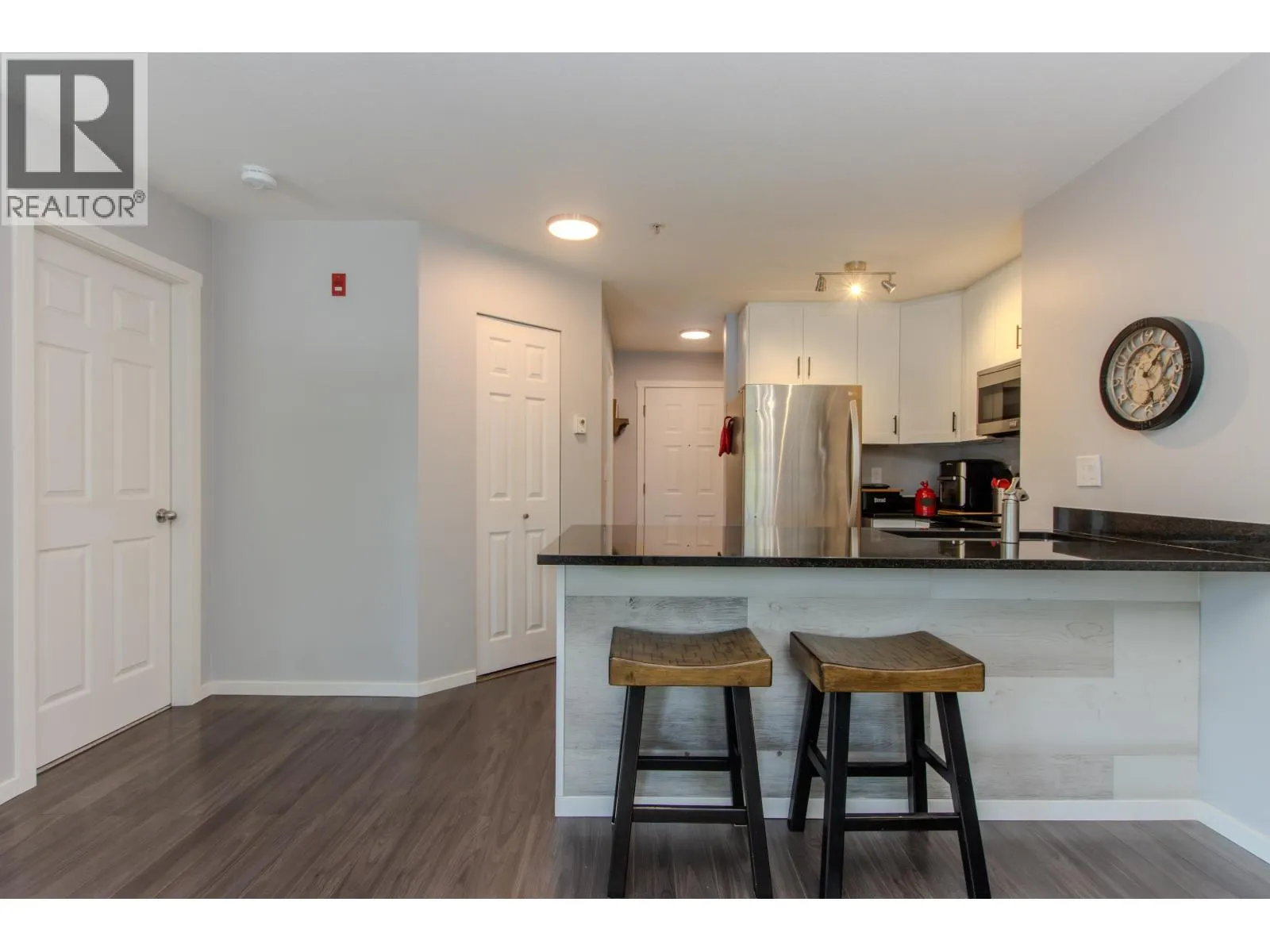 C211 40140 WILLOW CRESCENT
