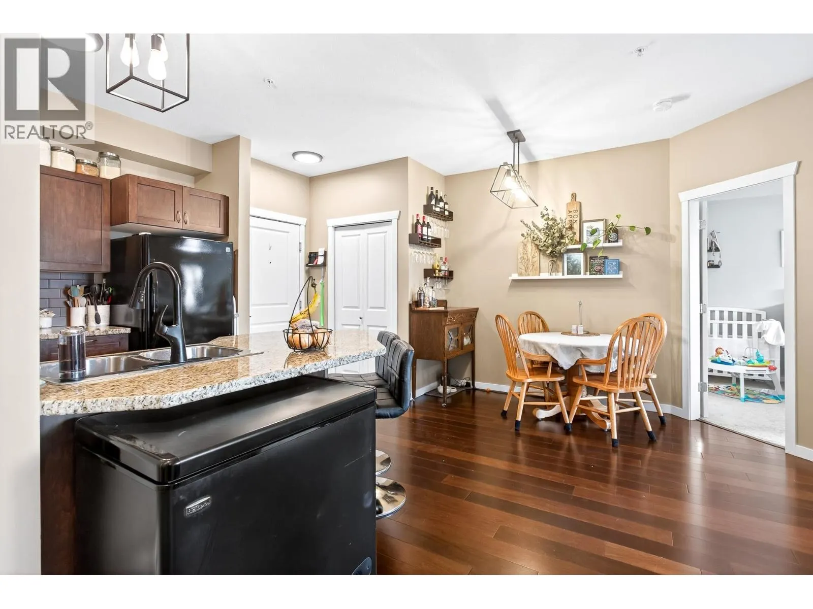 207 2336 WHYTE AVENUE