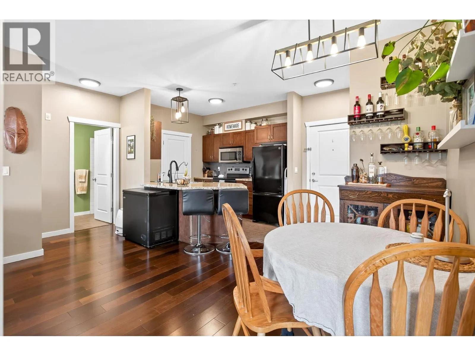 207 2336 WHYTE AVENUE