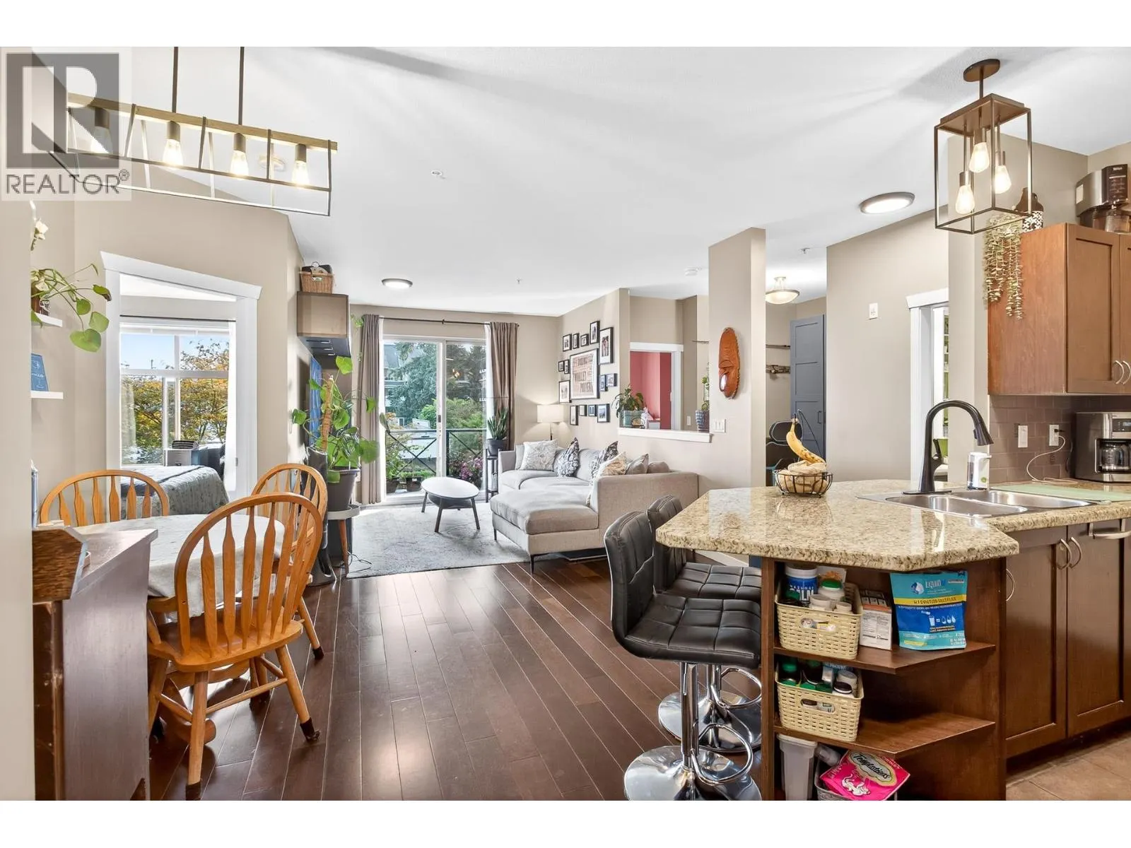 207 2336 WHYTE AVENUE