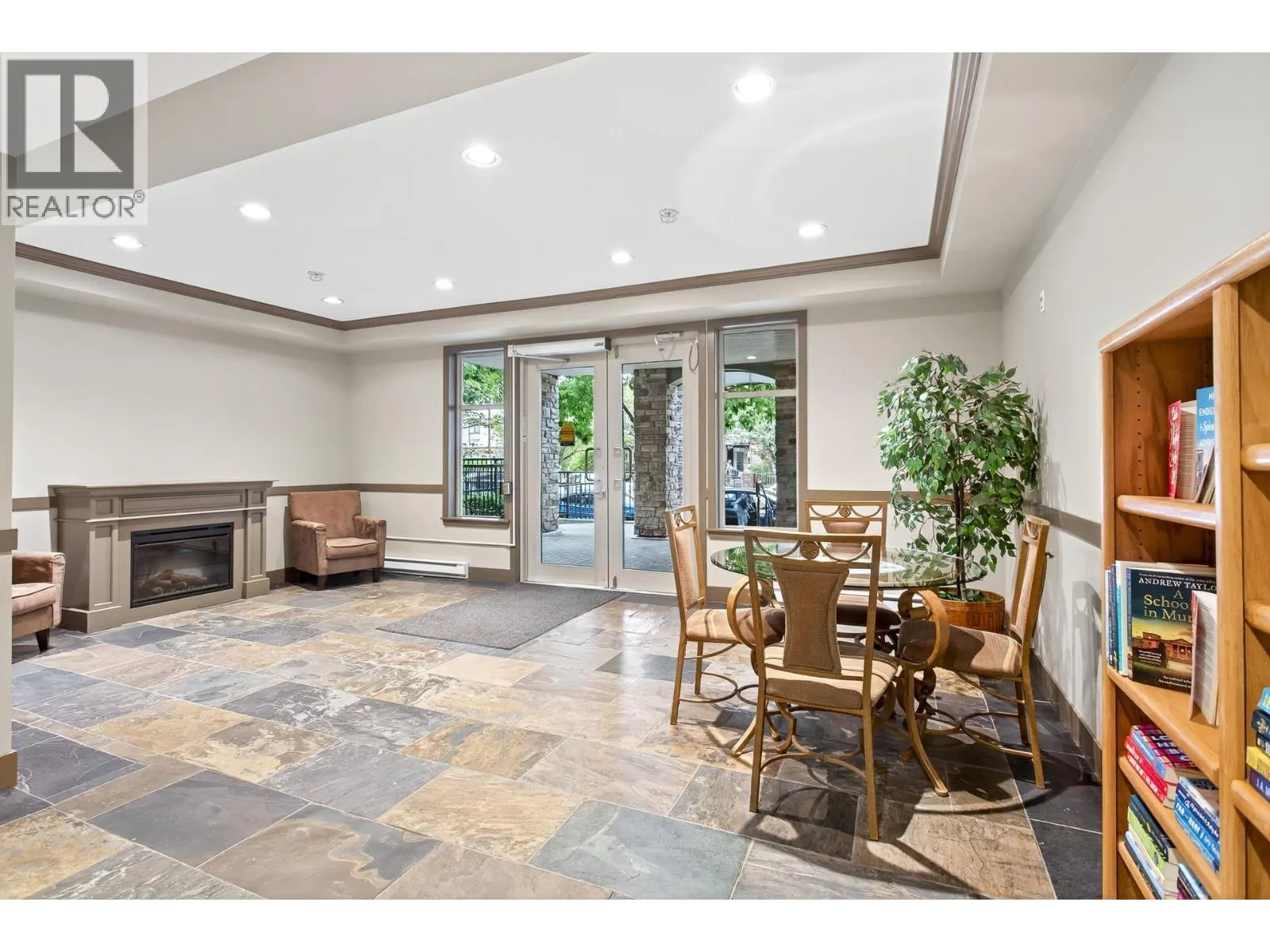207 2336 WHYTE AVENUE