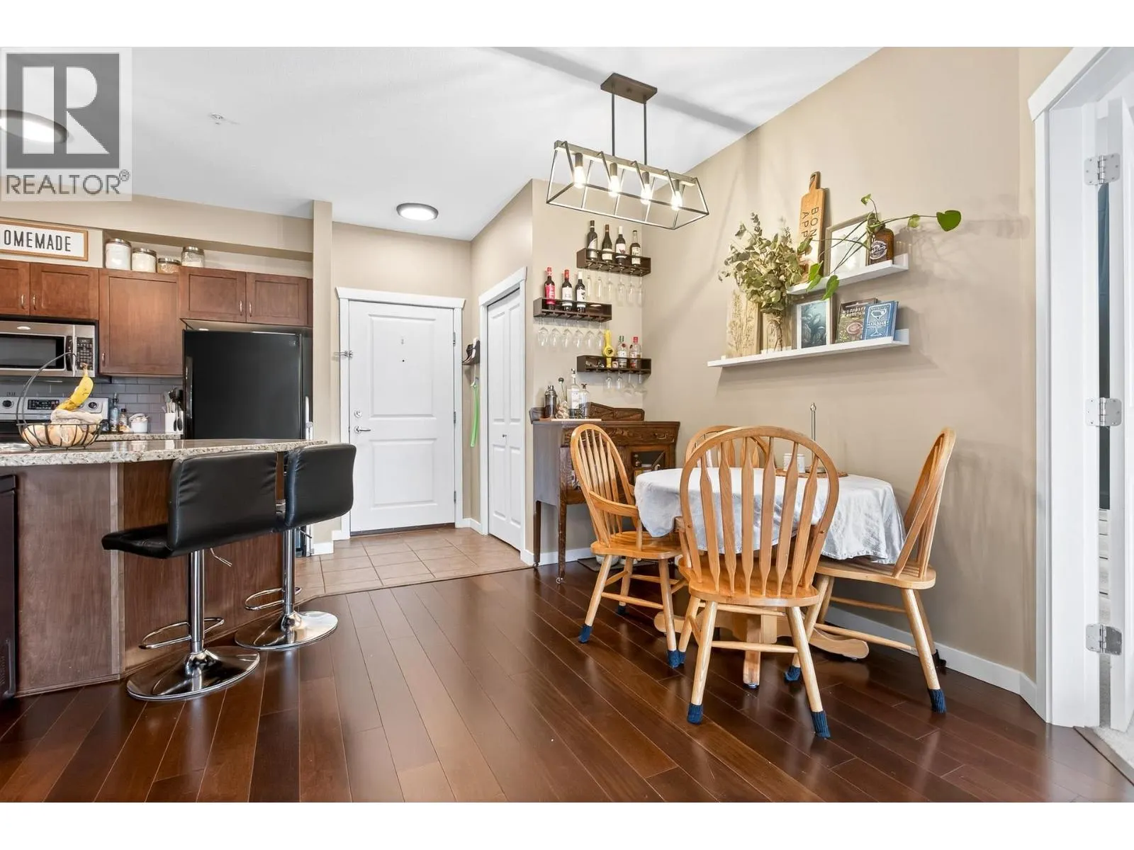 207 2336 WHYTE AVENUE
