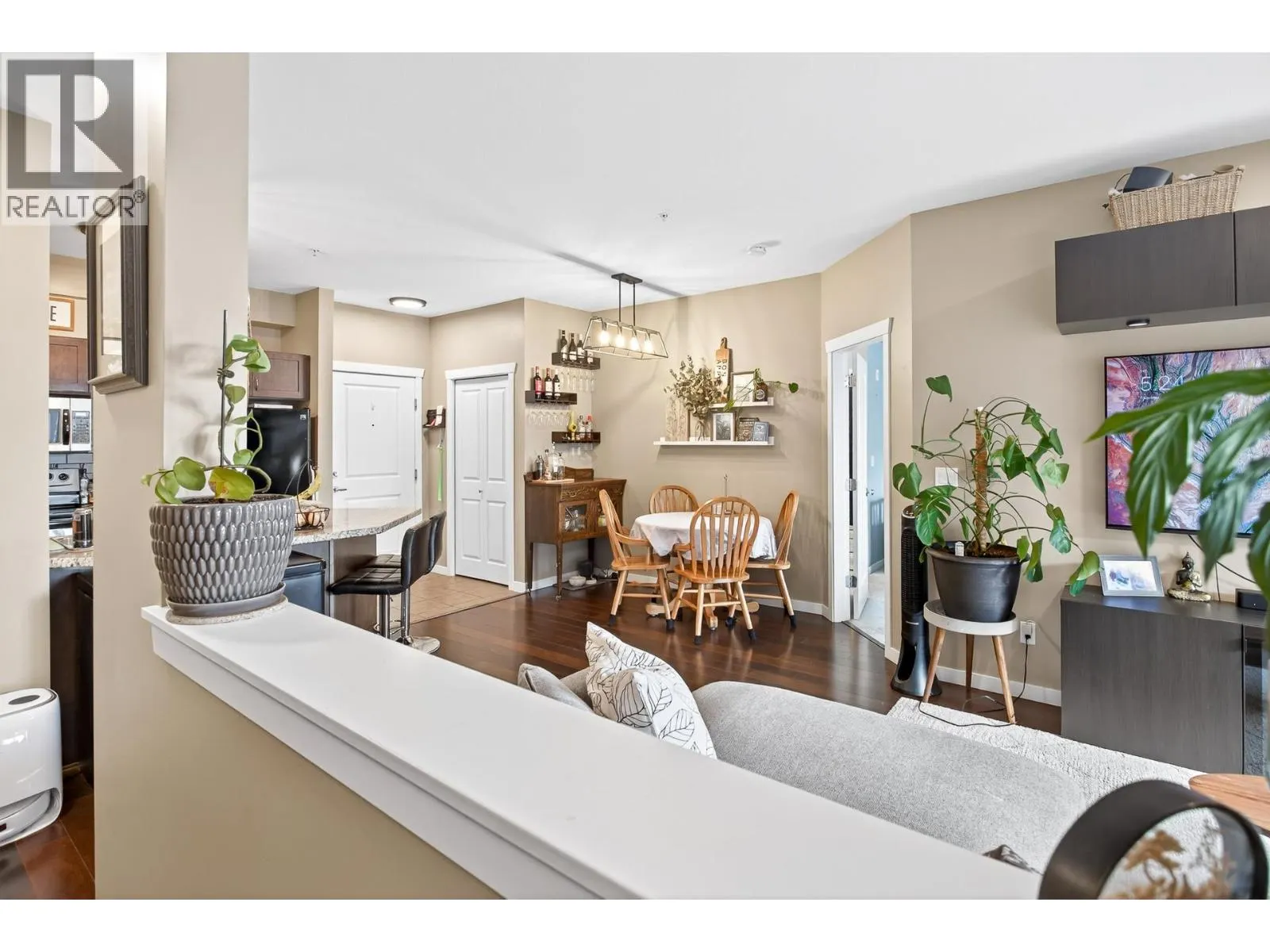 207 2336 WHYTE AVENUE