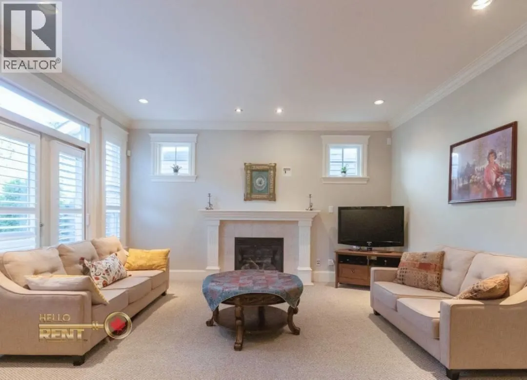 3440 WELLINGTON CRESCENT