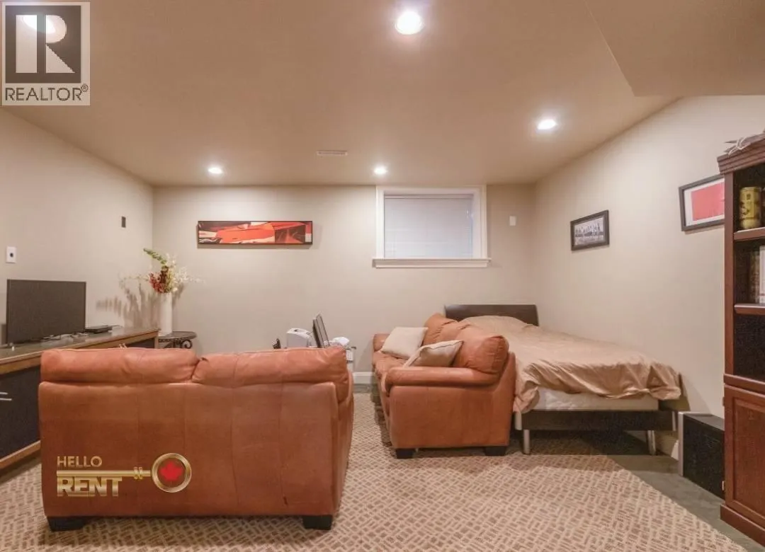3440 WELLINGTON CRESCENT