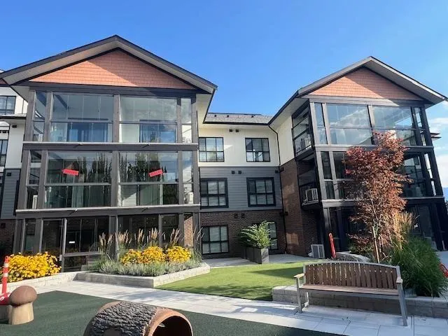 231 8497 YOUNG ROAD|Chilliwack Proper South