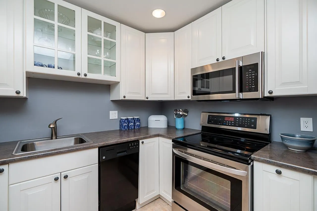 303 15165 MARINE DRIVE