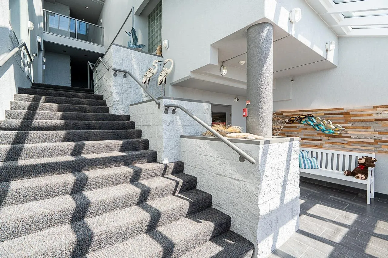 303 15165 MARINE DRIVE