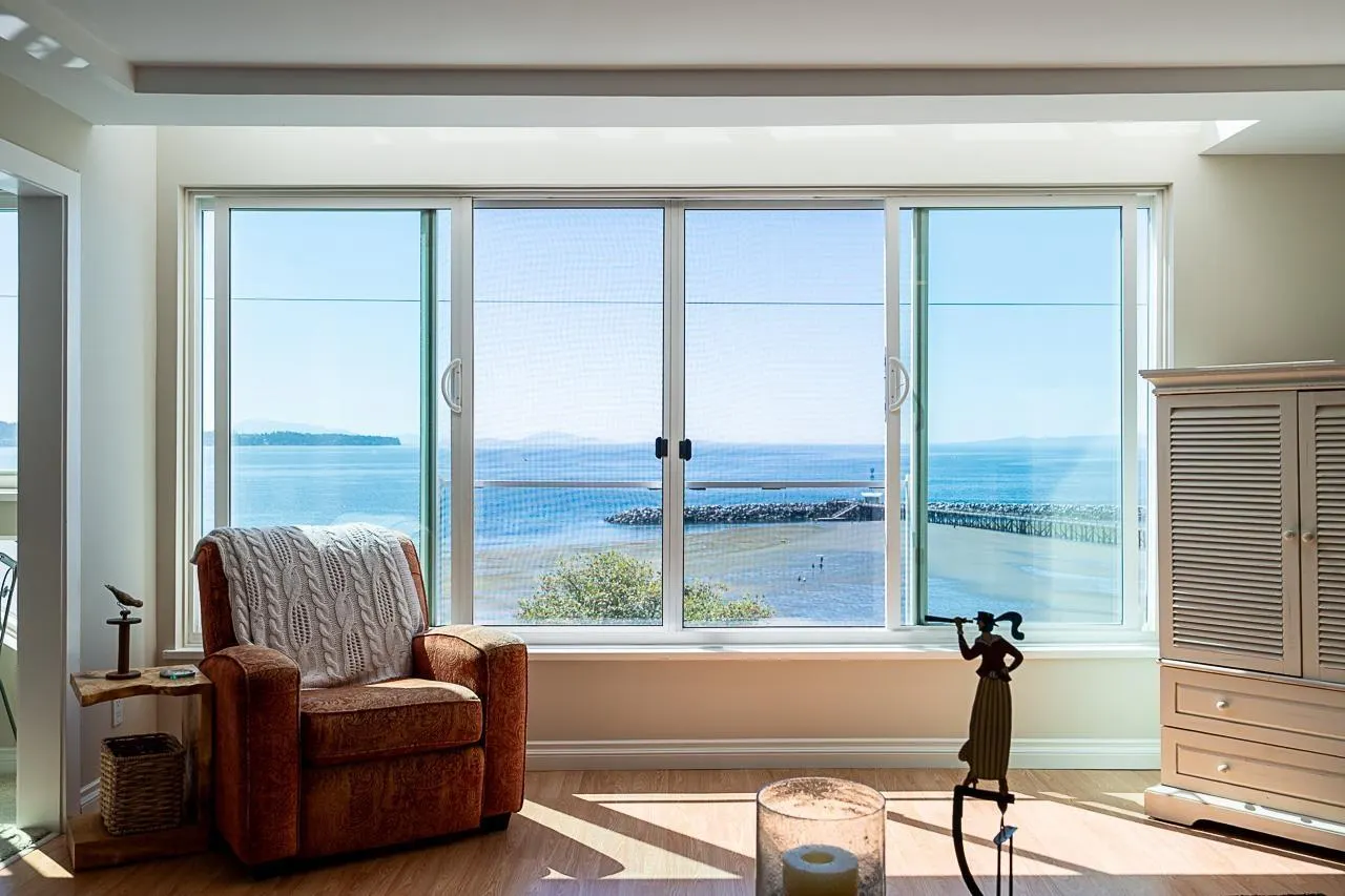 303 15165 MARINE DRIVE