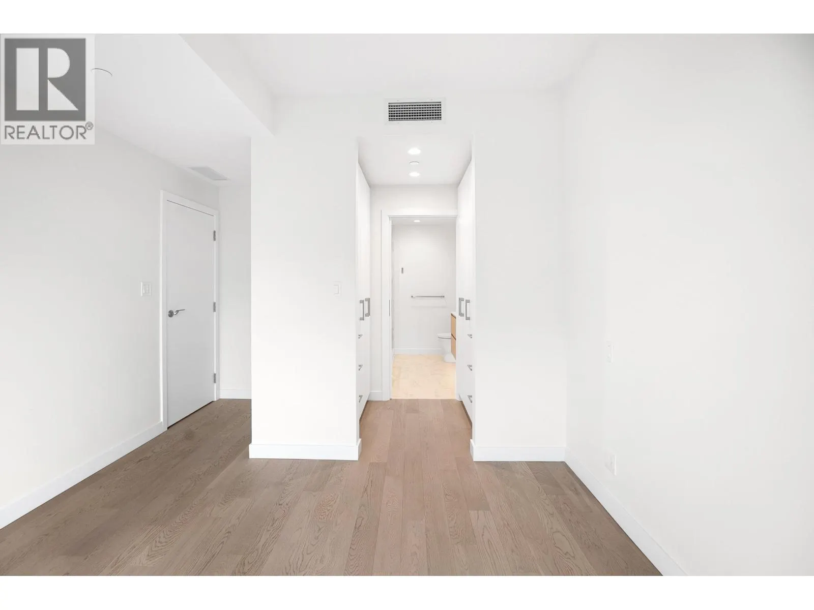 10xx 6811 PEARSON WAY