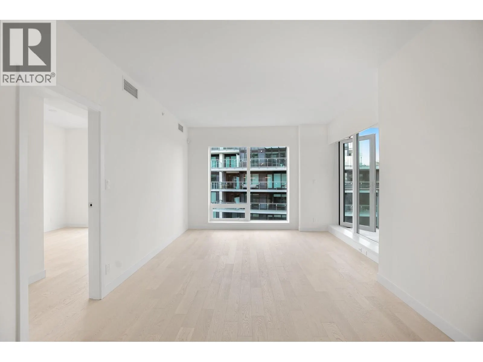 10xx 6811 PEARSON WAY