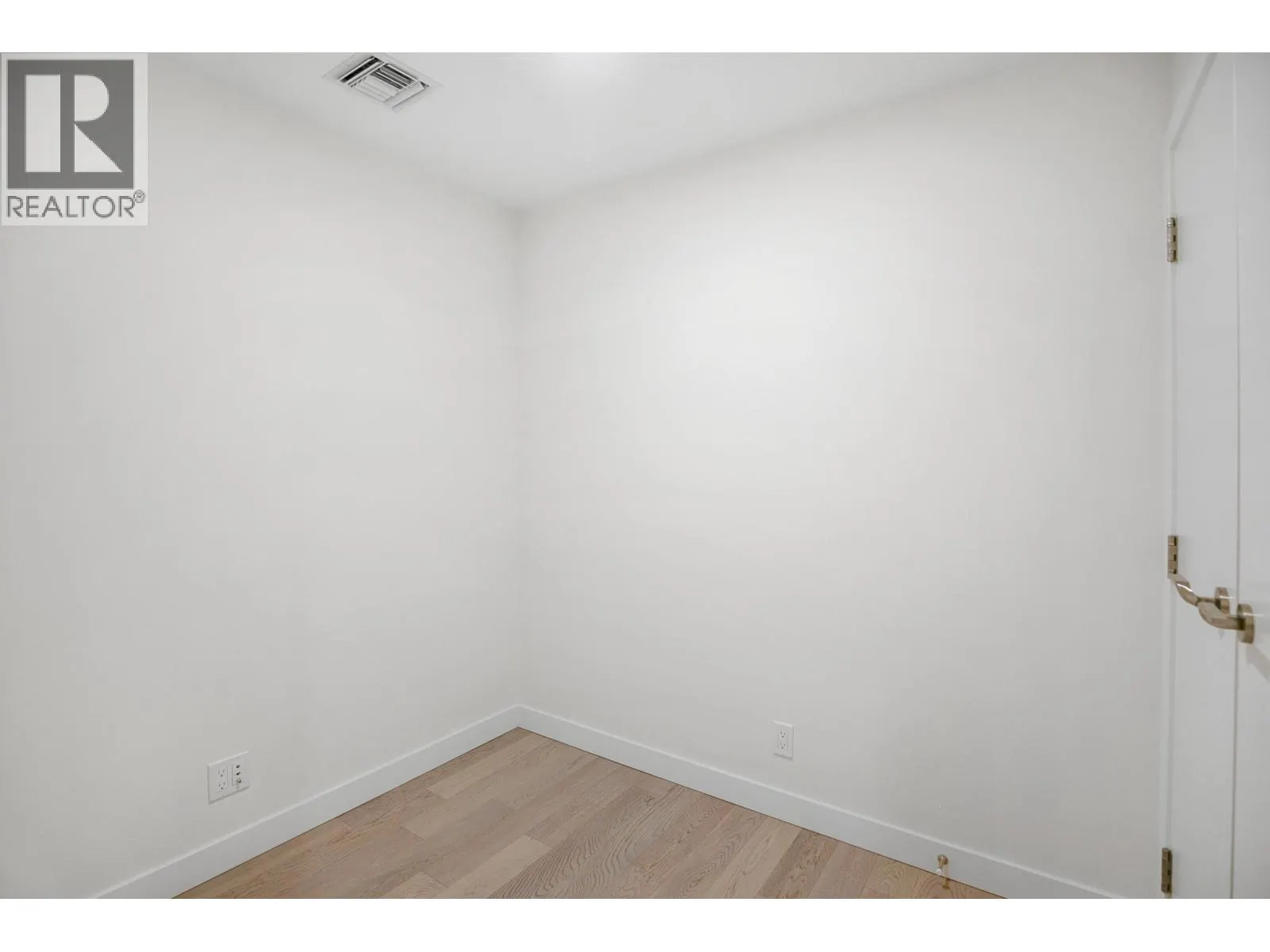 10xx 6811 PEARSON WAY