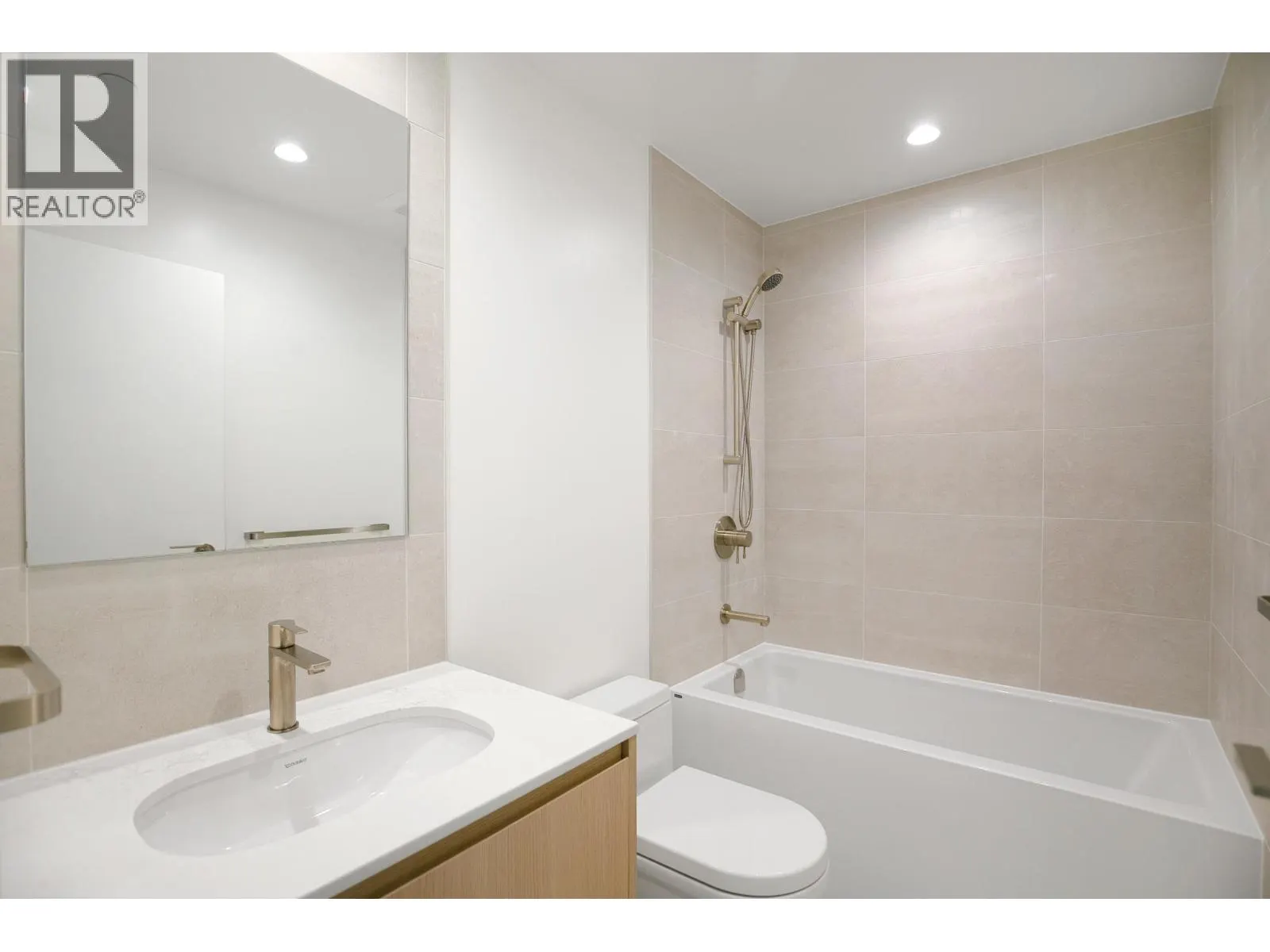 10xx 6811 PEARSON WAY