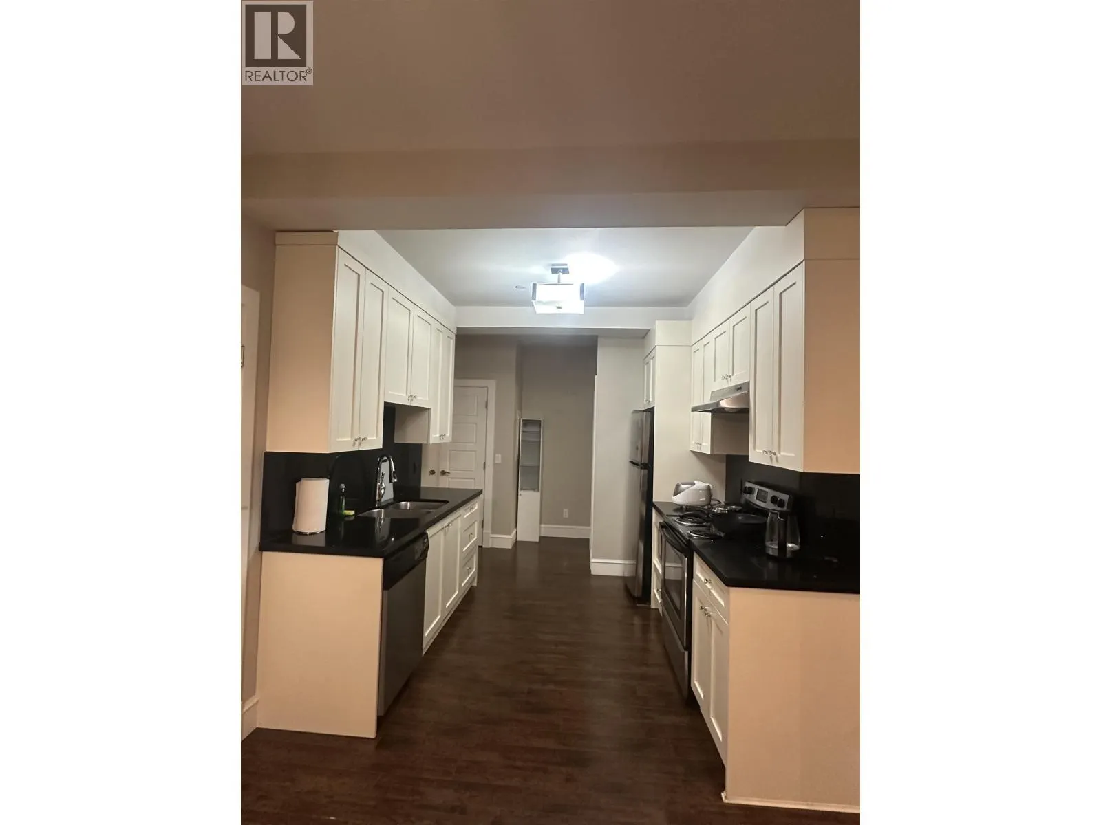 Basement Suite 1498 PALMERSTON AVENUE