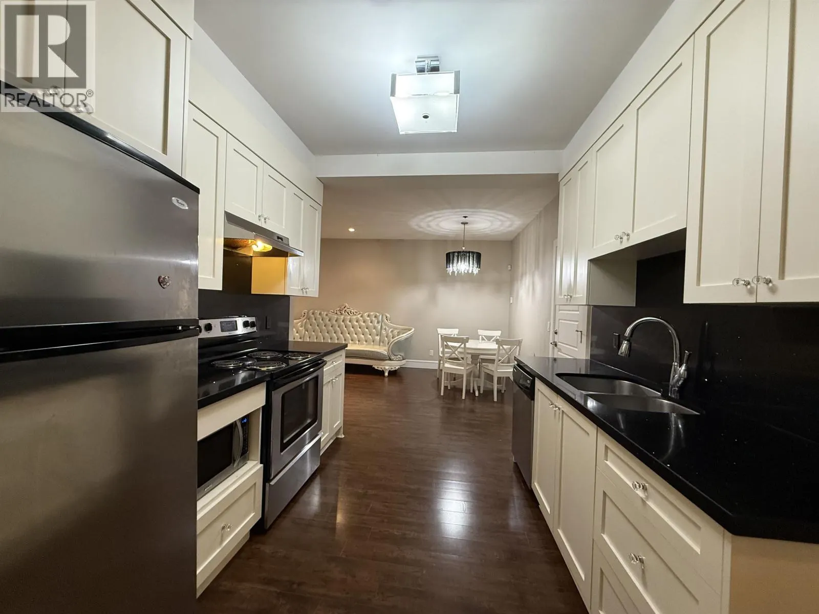 Basement Suite 1498 PALMERSTON AVENUE