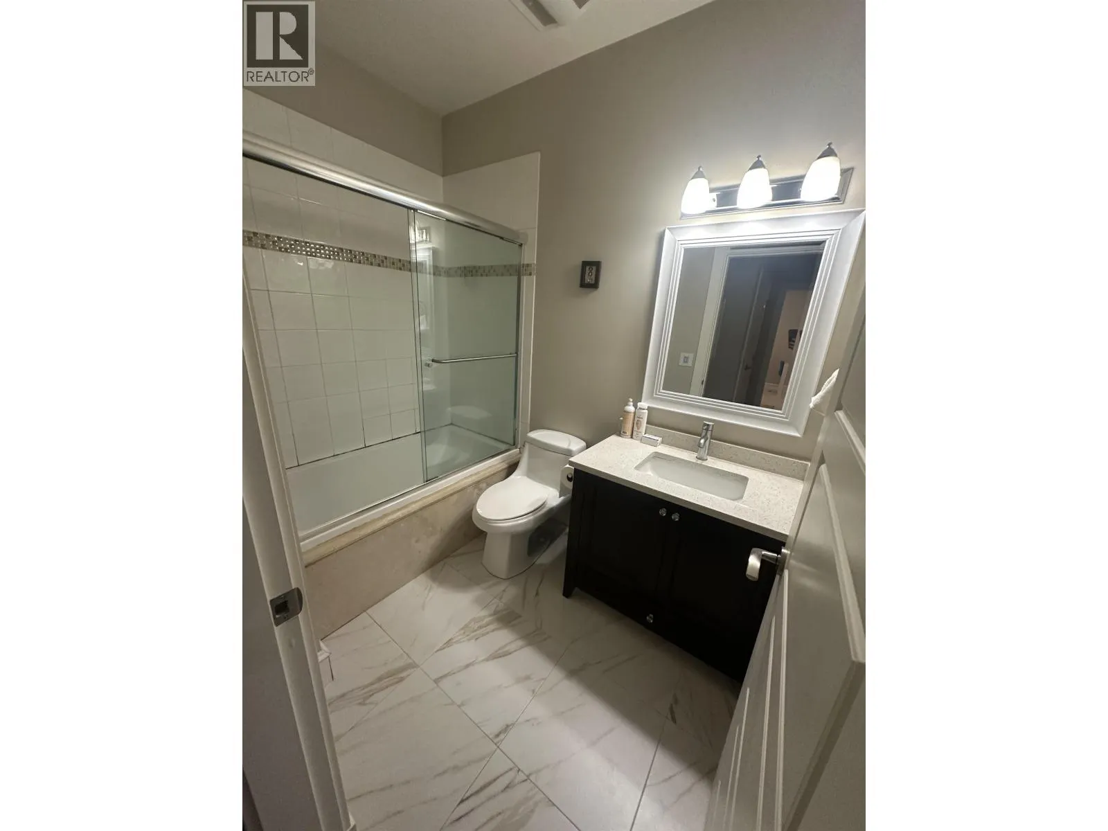 Basement Suite 1498 PALMERSTON AVENUE