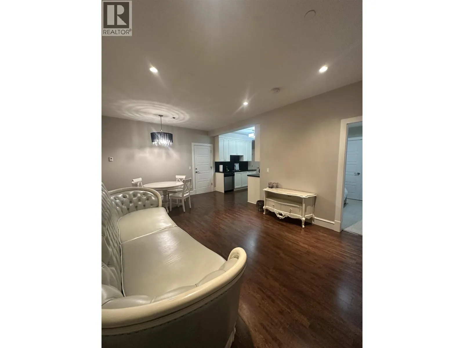 Basement Suite 1498 PALMERSTON AVENUE