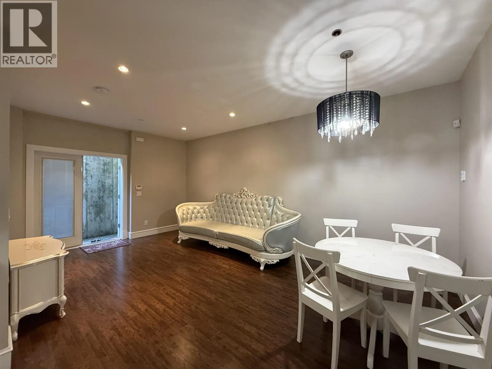 Basement Suite 1498 PALMERSTON AVENUE
