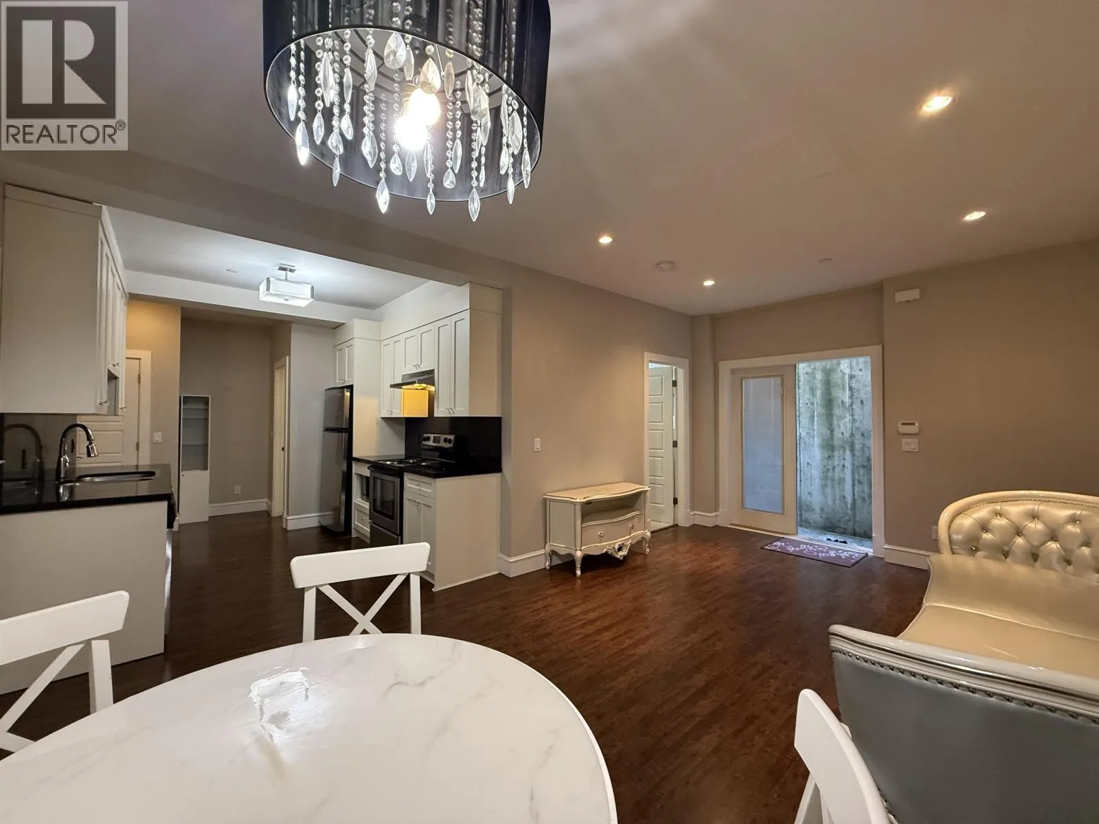 Basement Suite 1498 PALMERSTON AVENUE