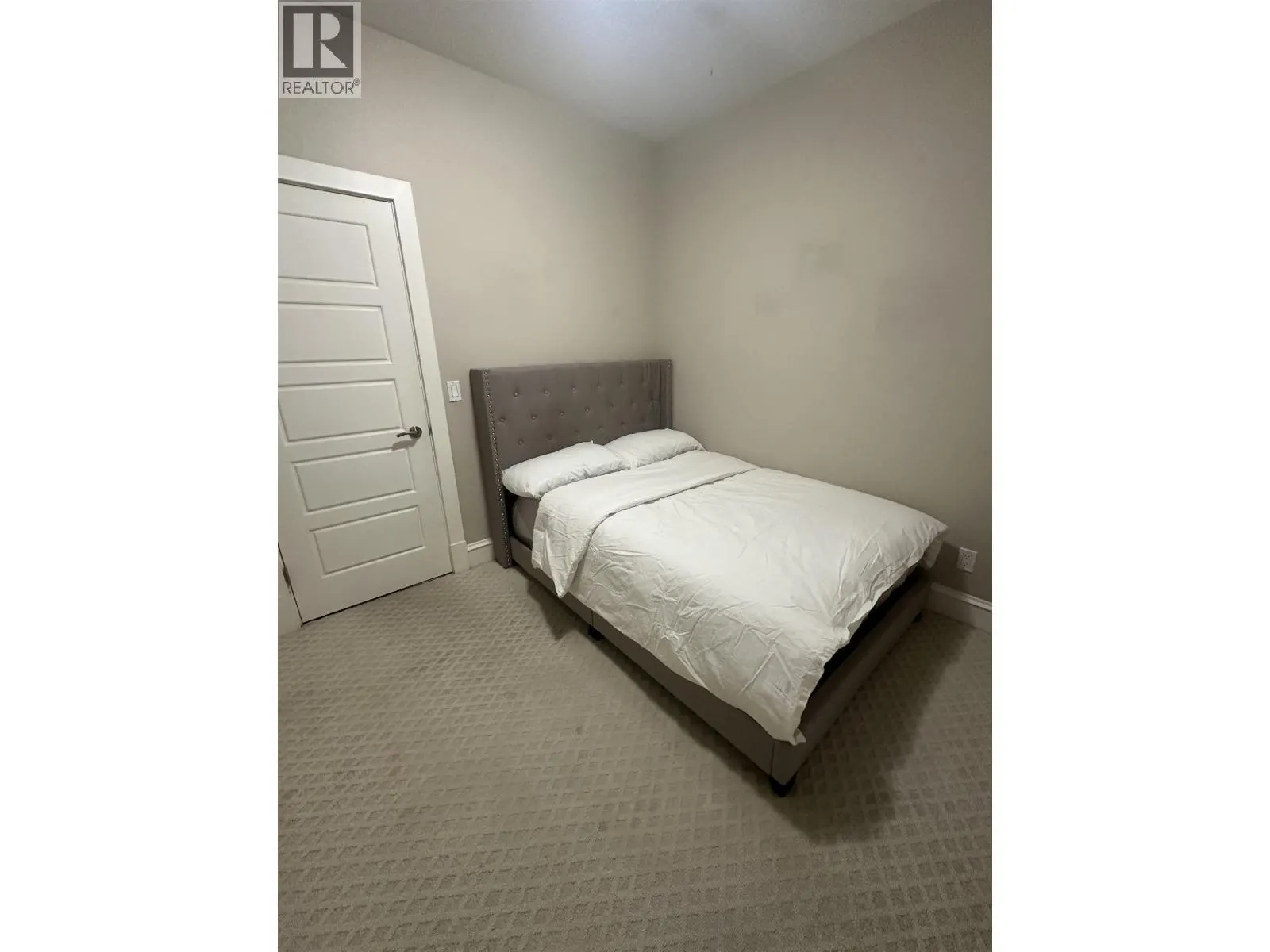 Basement Suite 1498 PALMERSTON AVENUE