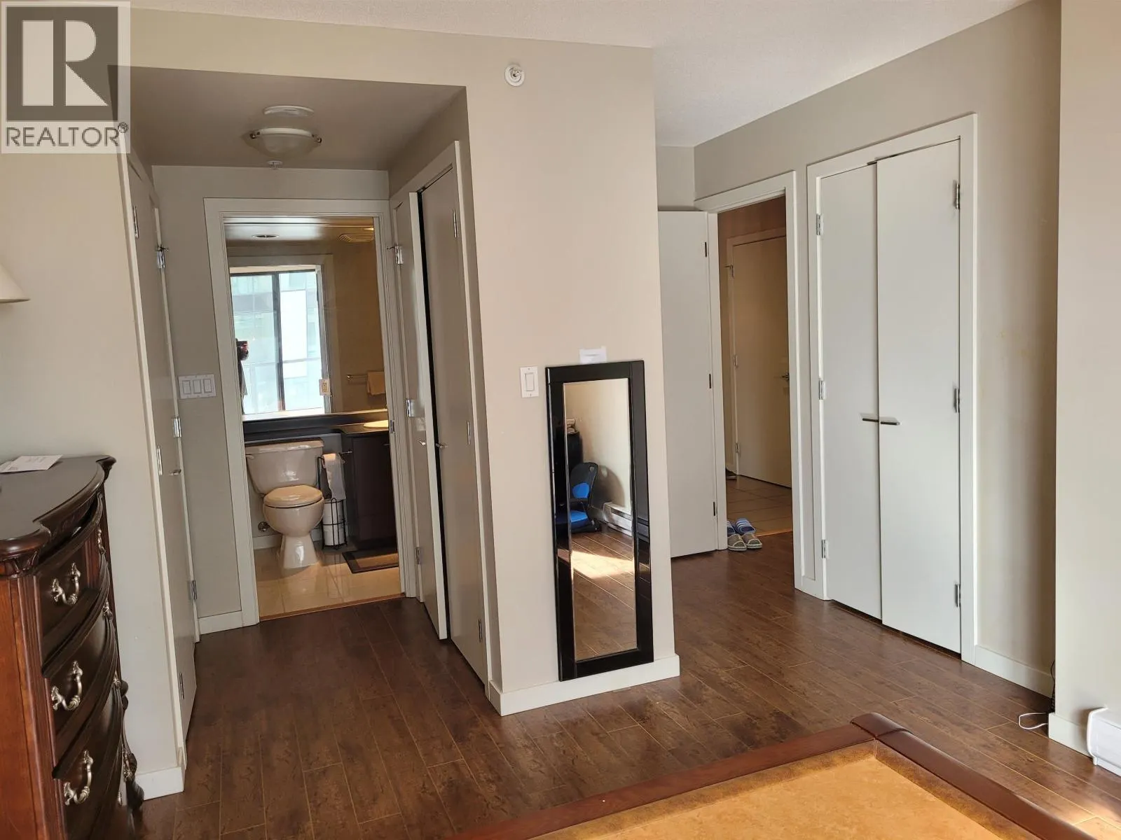 1703 2979 GLEN DRIVE