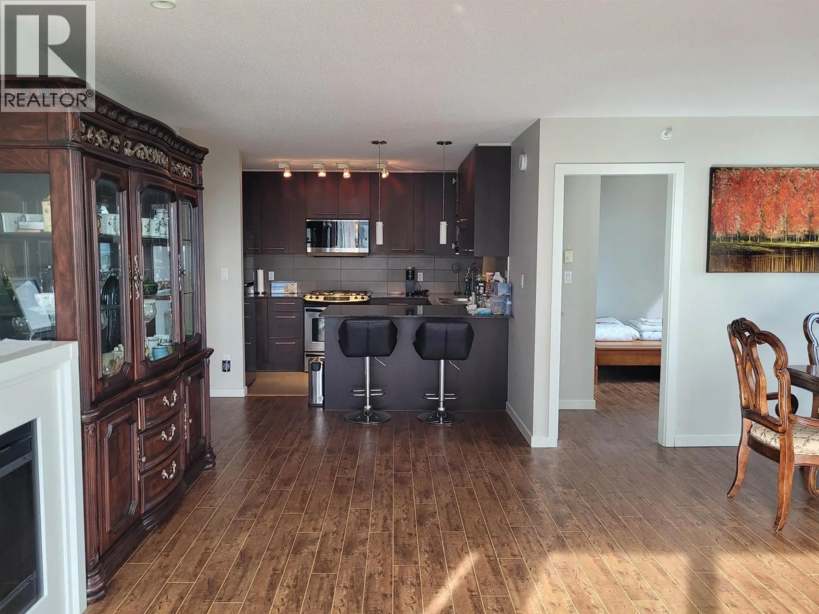 1703 2979 GLEN DRIVE