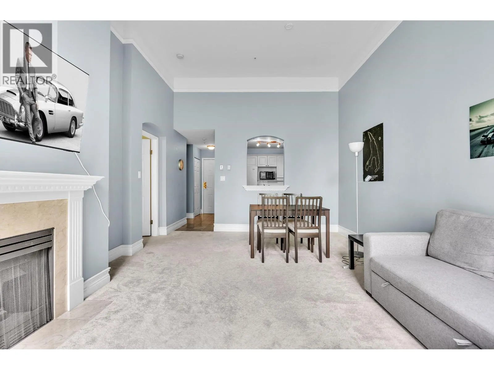 422 5835 HAMPTON PLACE