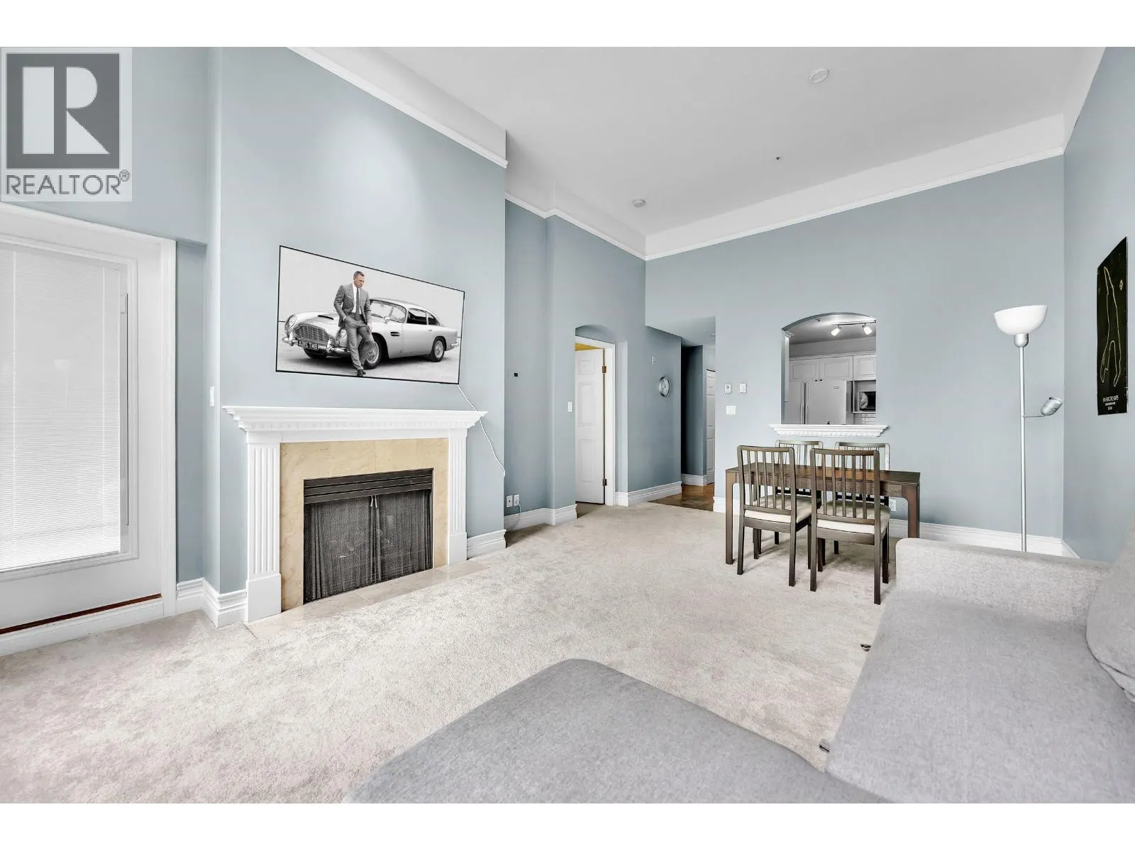 422 5835 HAMPTON PLACE