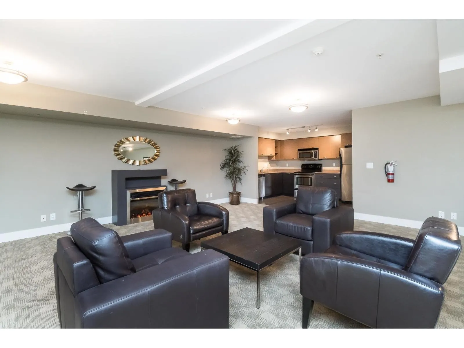 316 2233 MCKENZIE ROAD