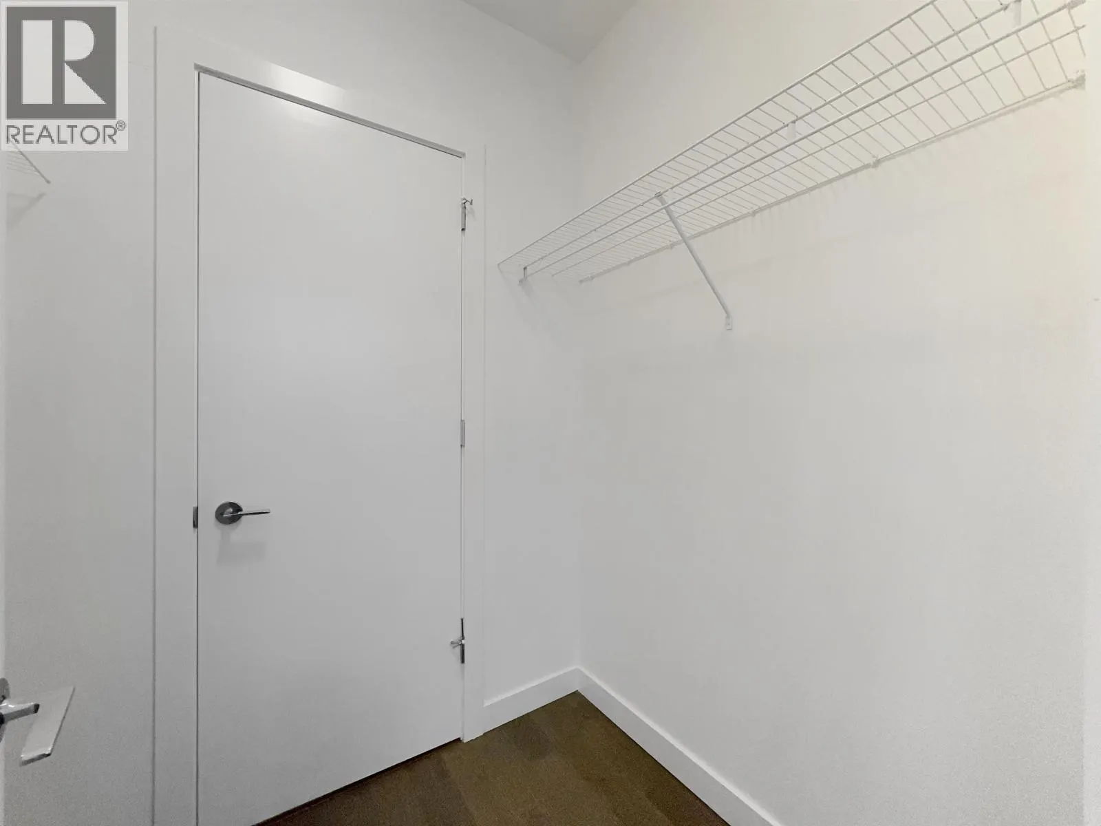 5xx 9060 UNIVERSITY CRESCENT