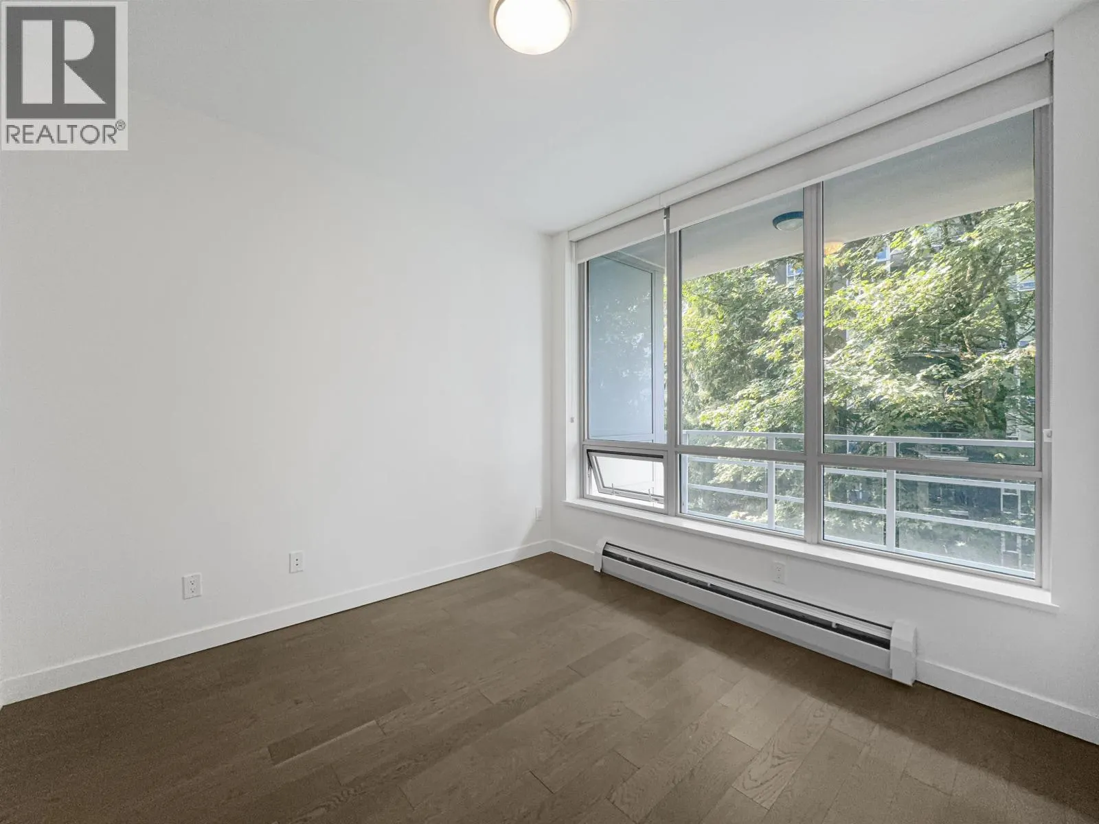 5xx 9060 UNIVERSITY CRESCENT