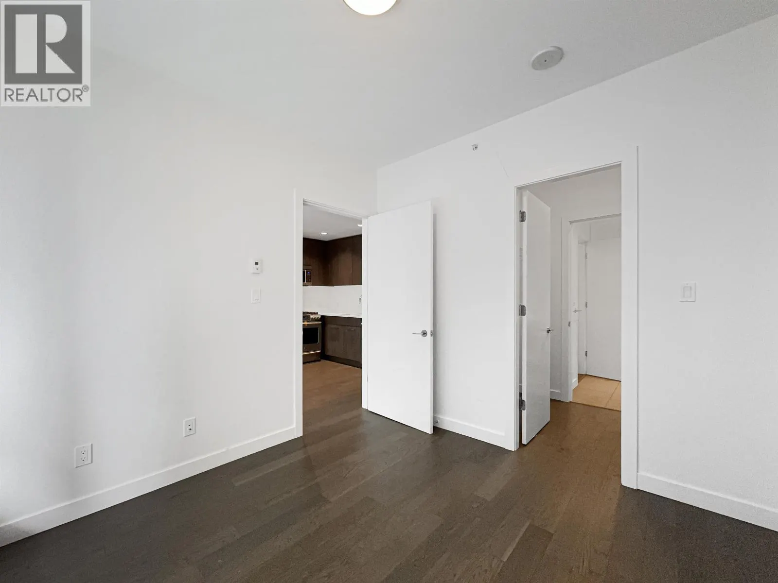 5xx 9060 UNIVERSITY CRESCENT