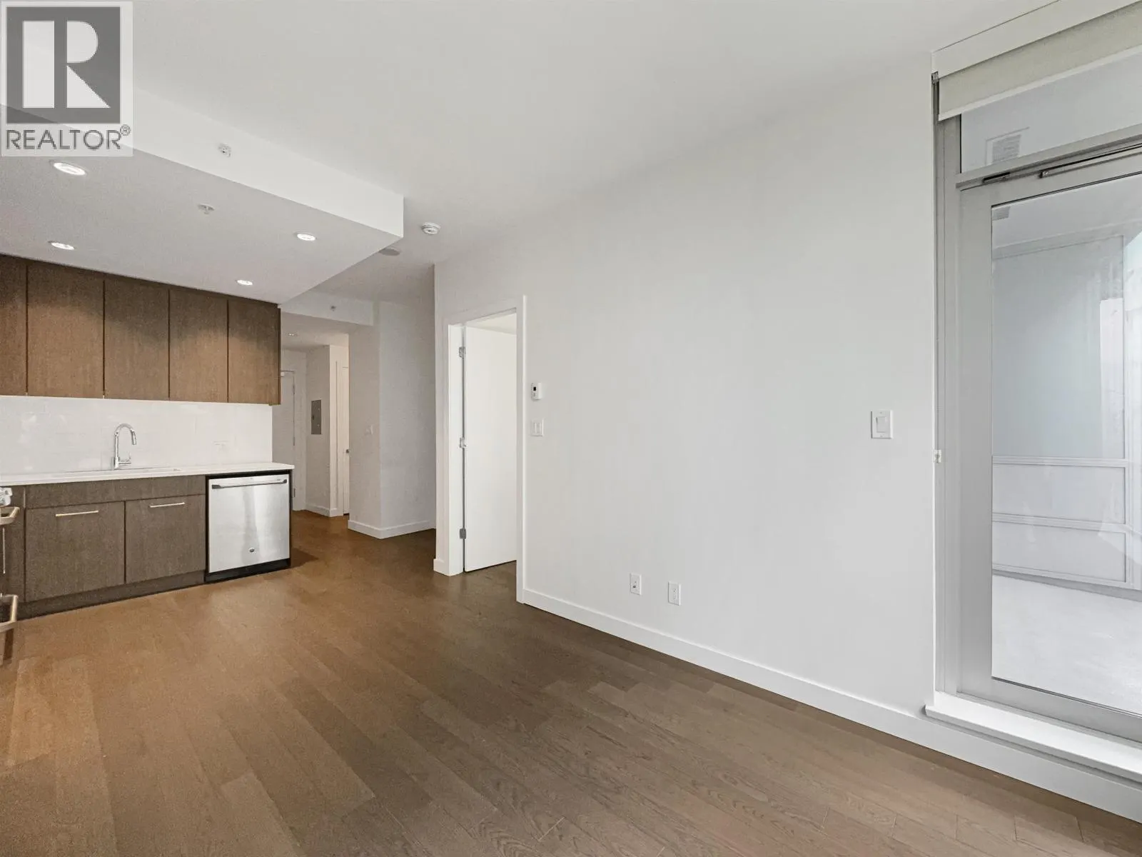5xx 9060 UNIVERSITY CRESCENT