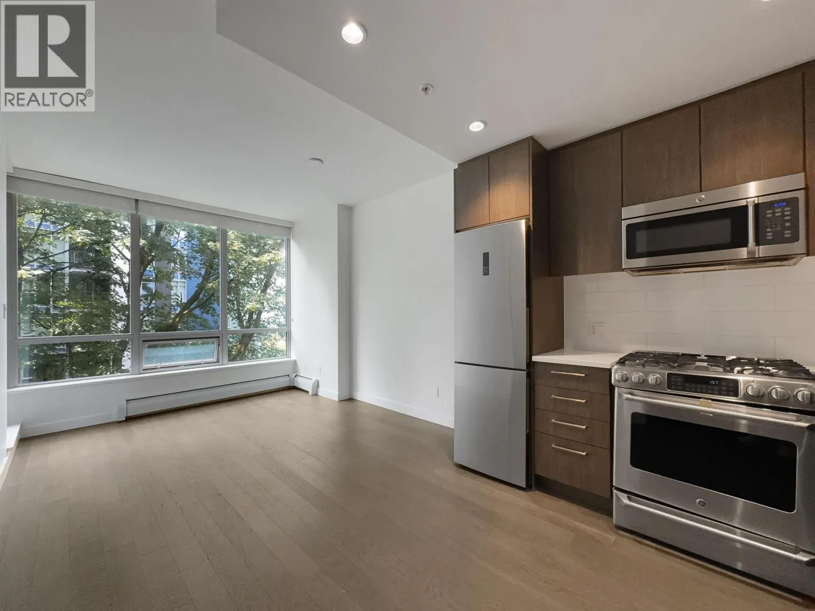 5xx 9060 UNIVERSITY CRESCENT