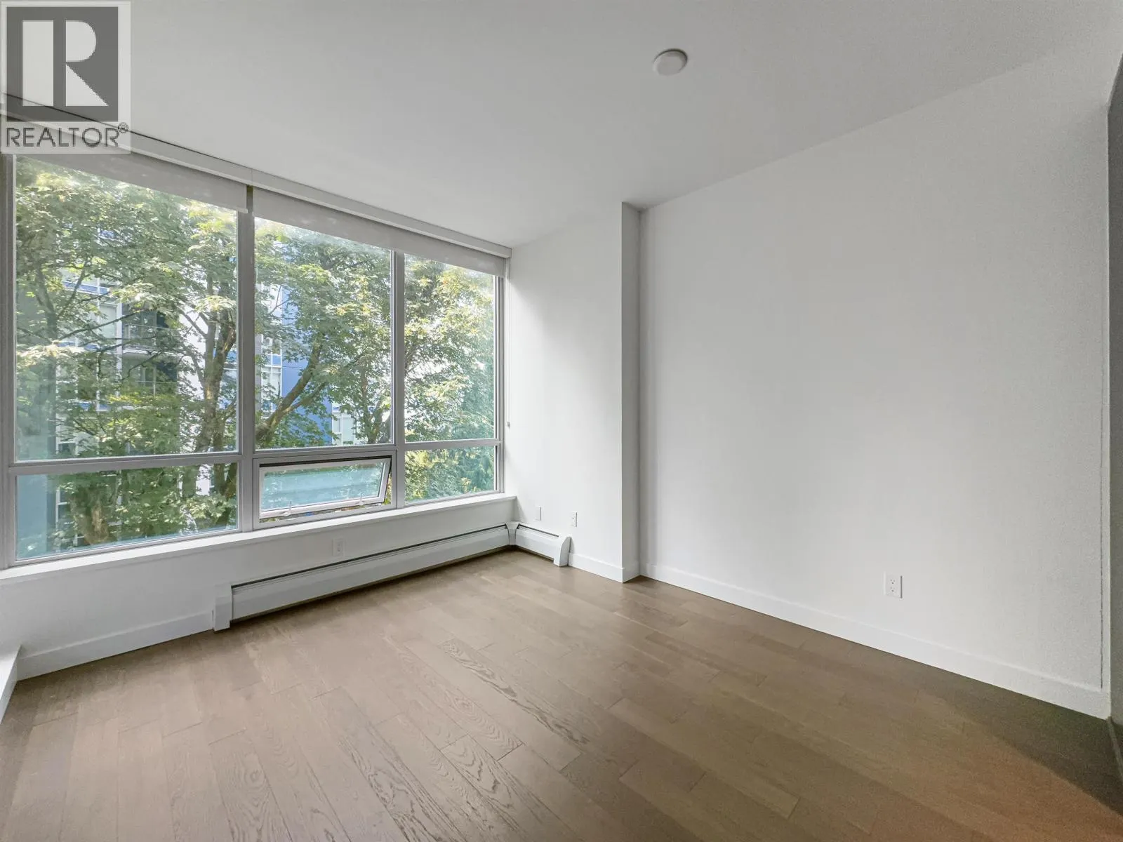 5xx 9060 UNIVERSITY CRESCENT