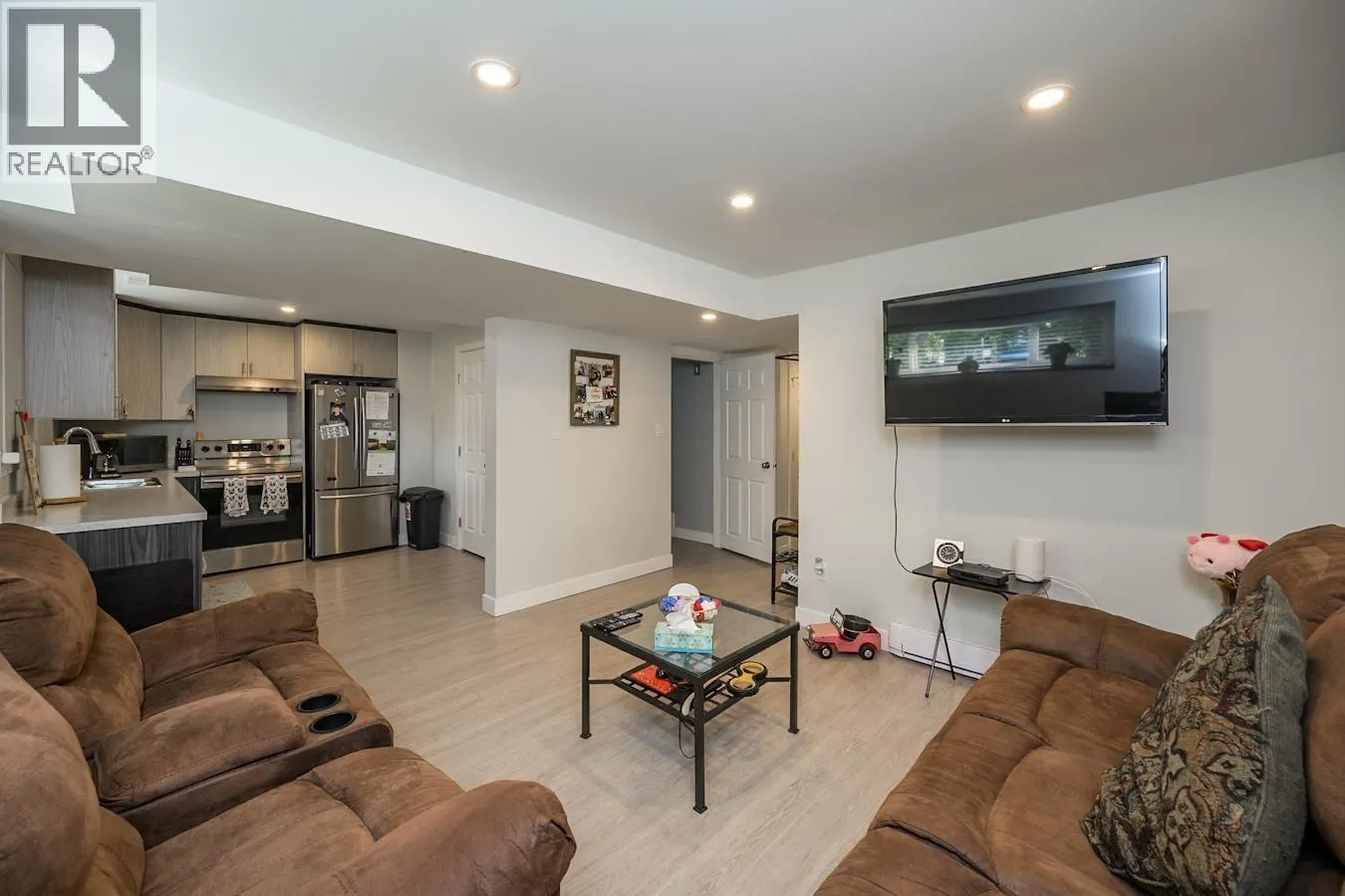 6812 LILAC CRESCENT