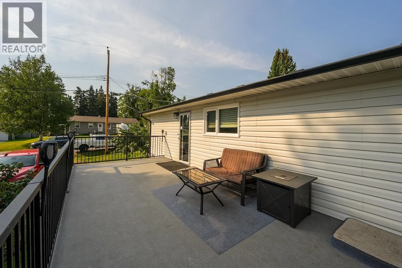 6812 LILAC CRESCENT