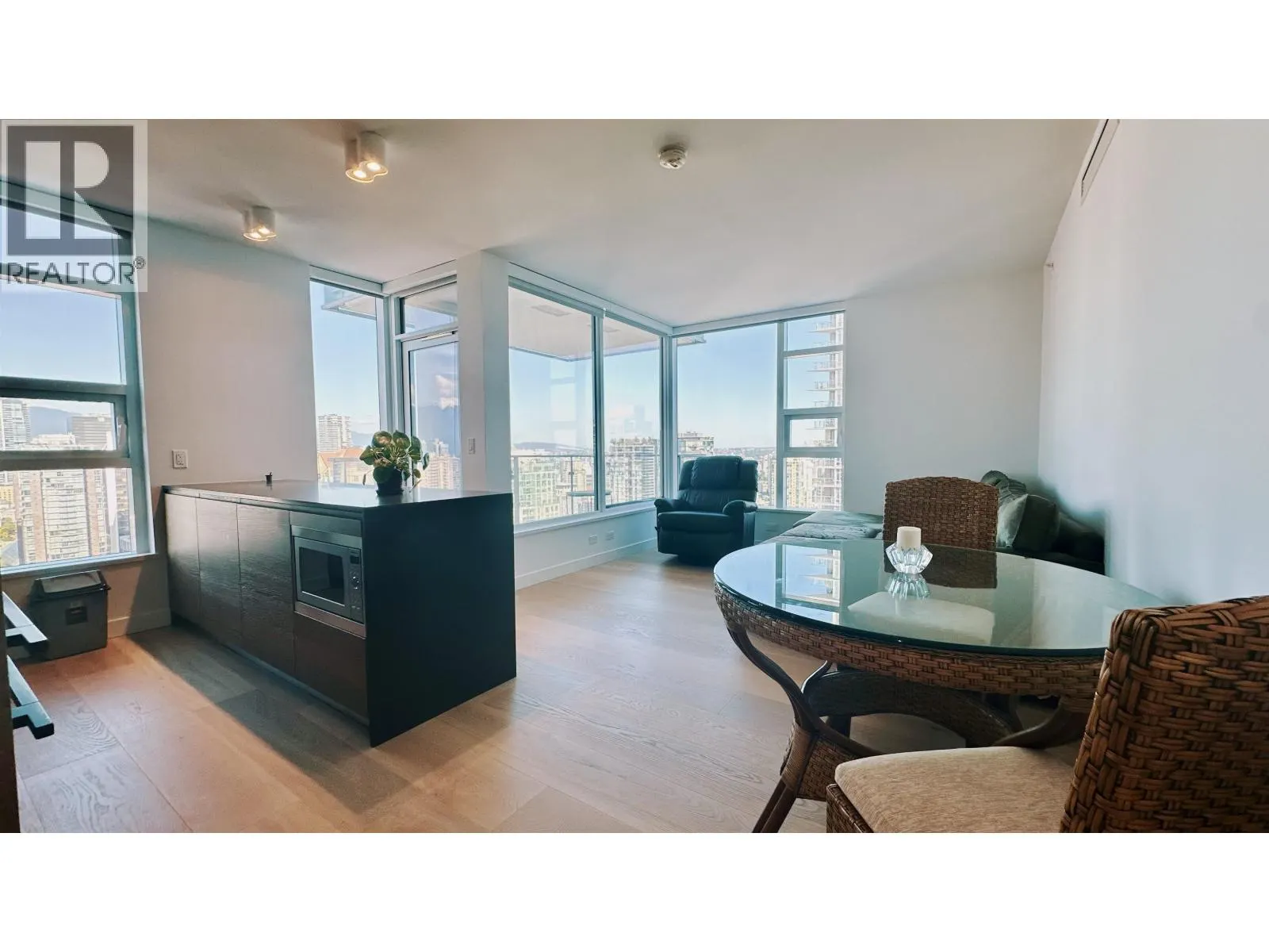 3008 1289 HORNBY STREET