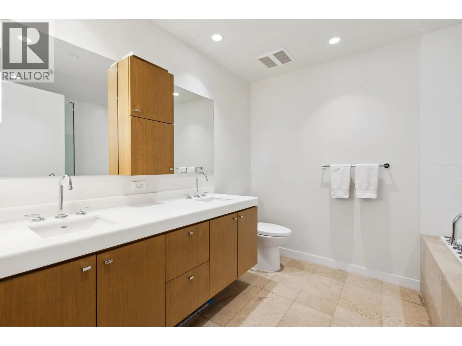 204 788 ARTHUR ERICKSON PLACE