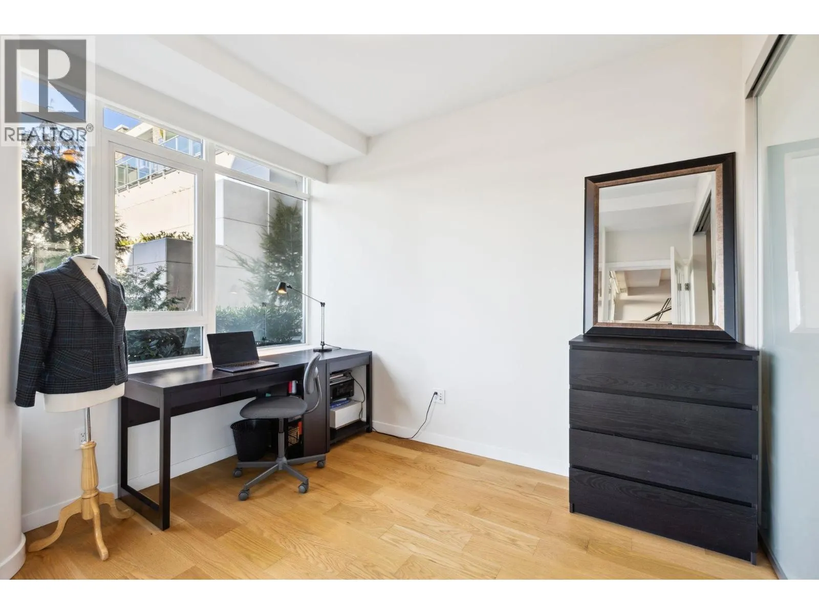 204 788 ARTHUR ERICKSON PLACE